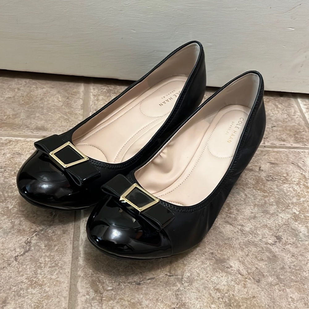 Cole Haan Womens black leather and patent wedge size 10.5B